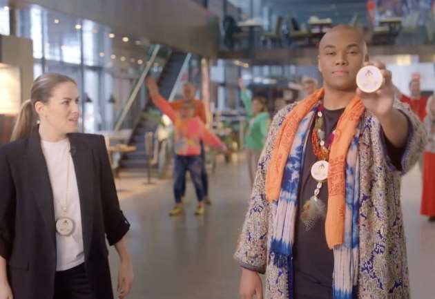 TV 2 gjør narr av Durek Verretts medaljong i reklameparodi