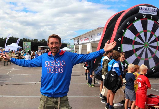 Rema 1000 kutter Norway Cup og vil heller ha håndball - Kiwi løper etter rivalen på fotballbanen