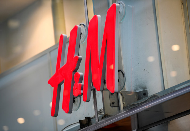 Klesgigant vraker flere byråer: - Det smerter å miste en kunde som H&M